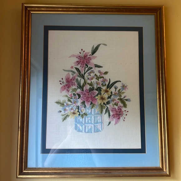 Elsa Williams Crystal Vase Framed Crewl Floral Arrangement - Picture 7 of 8